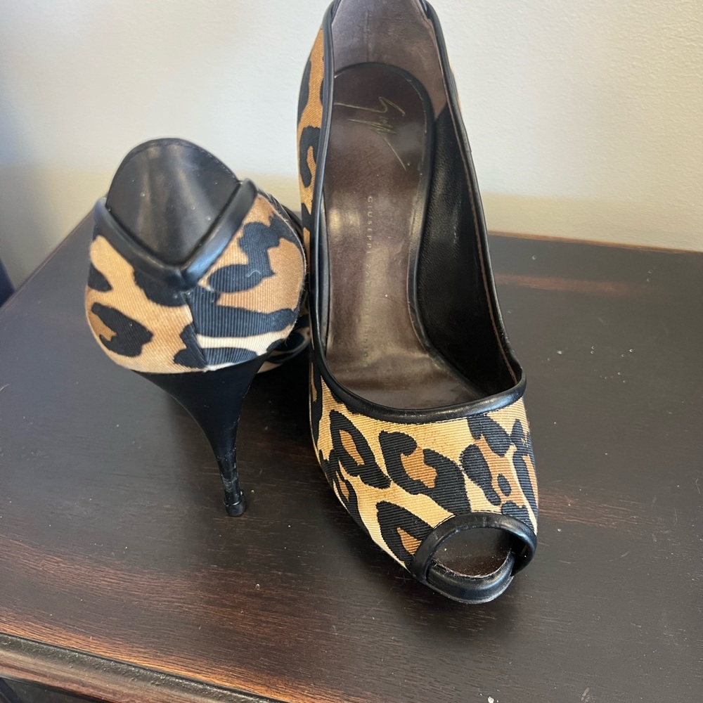 Giuseppe Zanotti Vero Cuoio Leopard Print Heels size 37.5